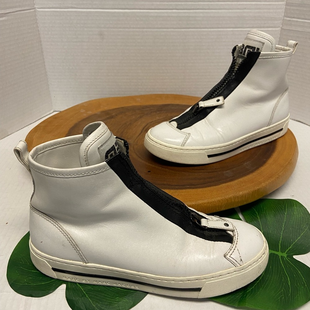 Marc Jacobs Zippered High Top Leather Sneakers